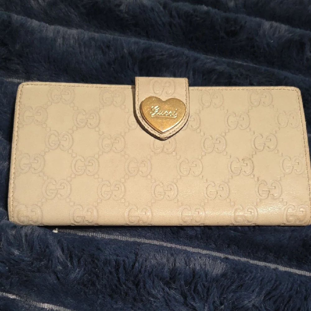 Gucci Beige Wallet with Gold Accent - Picture 1 of 12